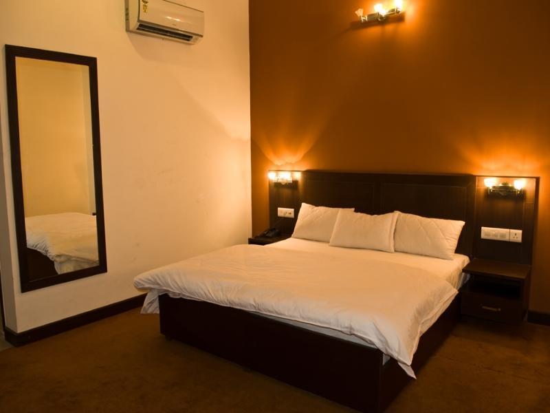 Click Hotel Kohinoor, Ludhiana Exterior photo